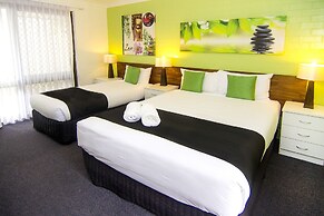 Crescent Motel