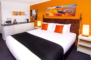 Crescent Motel