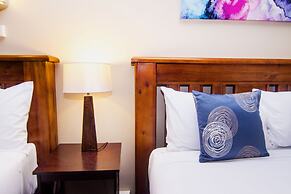 Crescent Motel