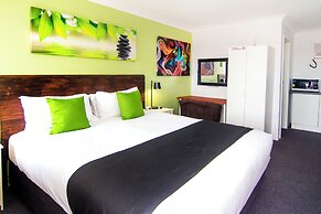 Crescent Motel