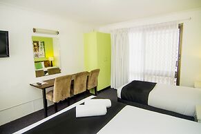Crescent Motel