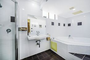 Comfort Inn On Raglan