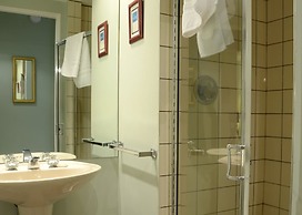 Rosellen Suites At Stanley Park