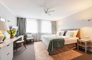 Admiral Hotel