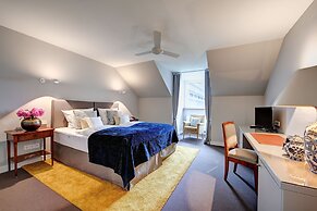 Admiral Hotel
