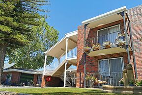 Townhouse Motor Inn