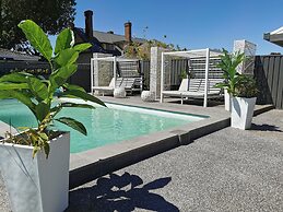 Townhouse Motor Inn