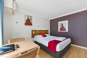 Plainsman Motel