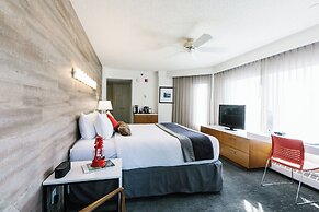 Elk + Avenue Hotel