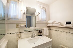 Hochelaga Inn