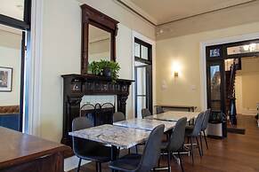 Hochelaga Inn