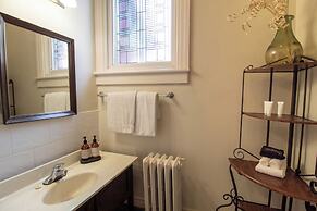 Hochelaga Inn