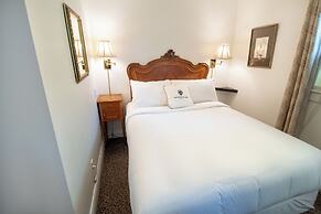 Hochelaga Inn