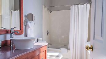Idlewyld Inn & Spa