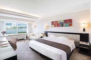 Regal Riverside Hotel