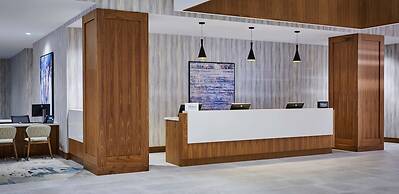 DoubleTree by Hilton Windsor Hotel & Suites