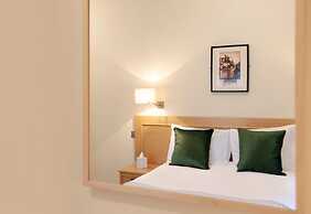 Victoria Square Hotel