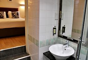 Victoria Square Hotel