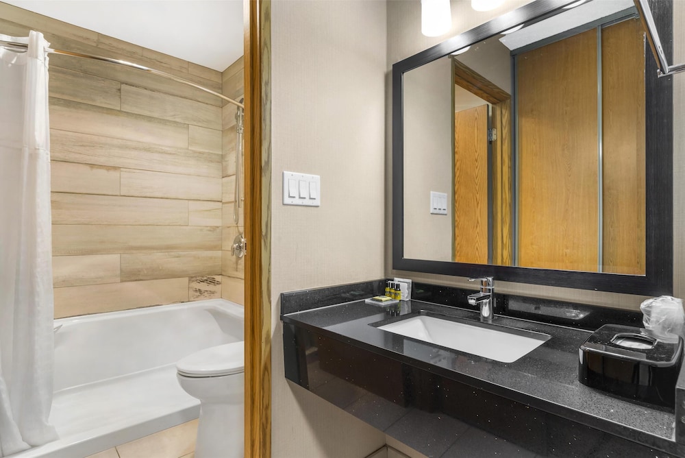 Best Western Plus Country Meadows Inn