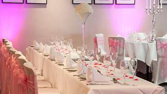 Holiday Inn Swindon by IHG