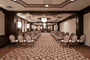Chateau Lacombe Hotel