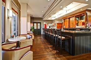 Chateau Lacombe Hotel
