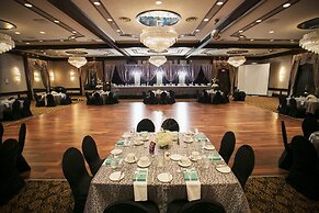 Chateau Lacombe Hotel