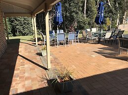 Tea Gardens Motel