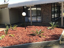 Tea Gardens Motel