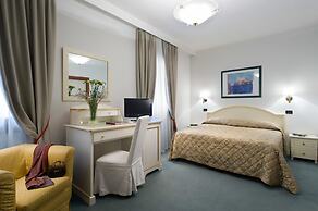 Carlton Capri Hotel