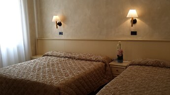 Carlton Capri Hotel