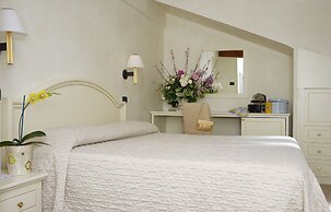 Carlton Capri Hotel