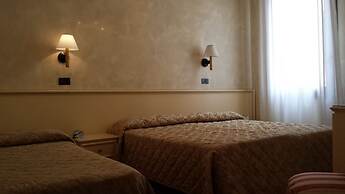 Carlton Capri Hotel