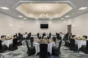 Holiday Inn Oakville Centre by IHG