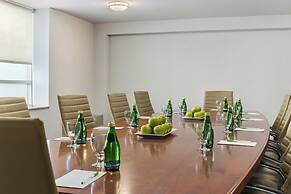 Holiday Inn Oakville Centre by IHG