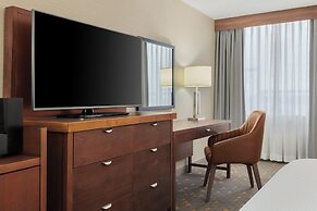 Holiday Inn Oakville Centre by IHG