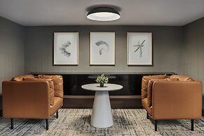 Holiday Inn Oakville Centre by IHG