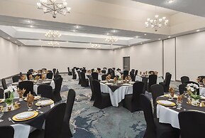 Holiday Inn Oakville Centre by IHG