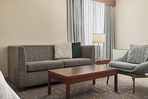 Holiday Inn Oakville Centre by IHG