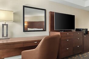 Holiday Inn Oakville Centre by IHG