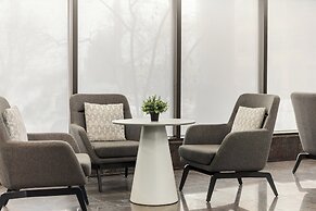Holiday Inn Oakville Centre by IHG