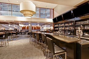 Holiday Inn Oakville Centre by IHG