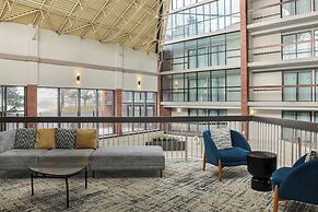 Holiday Inn Oakville Centre by IHG