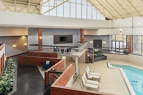 Holiday Inn Oakville Centre by IHG