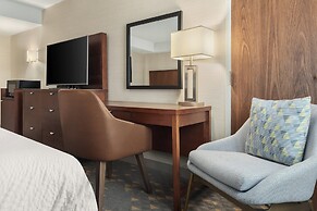 Holiday Inn Oakville Centre by IHG