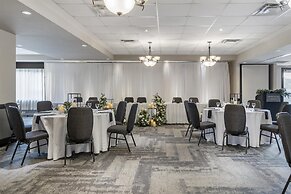 Best Western Plus Chocolate Lake Hotel