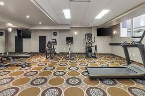 Best Western Plus Chocolate Lake Hotel