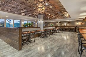 Best Western Plus Chocolate Lake Hotel