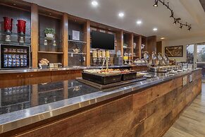 Best Western Plus Chocolate Lake Hotel