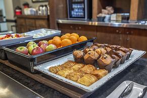 Best Western Plus Chocolate Lake Hotel